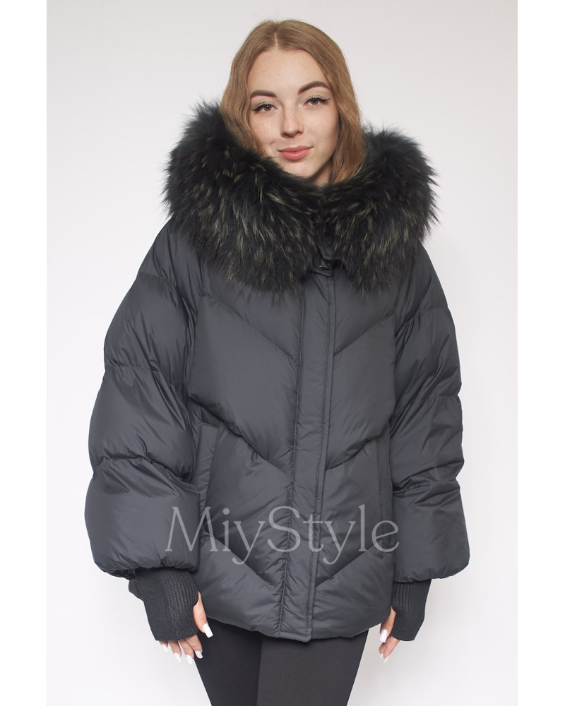 Жіночий пуховик з хутром єнота (208)